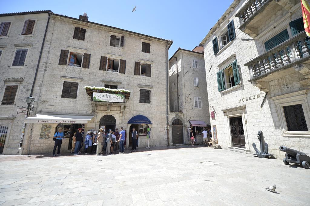 Art Karampana * Cattaro